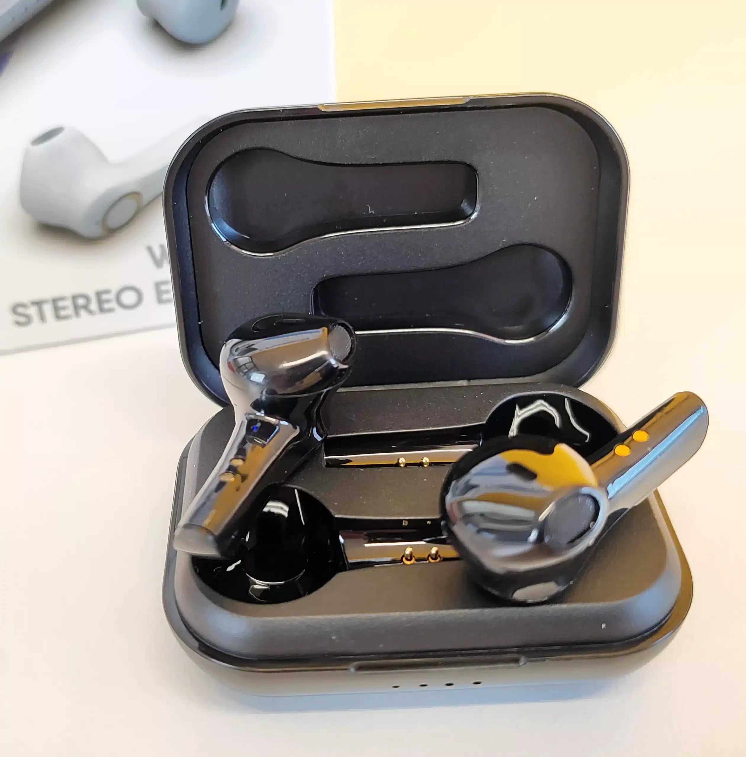 Orpheus Auricolari Wireless Stereo Bluetooth Cuffie Ascolta la tua musica preferita in alta qualità e senza fili Orpheus Auricolari Wireless Stereo Bluetooth Cuffie Ascolta la tua musica preferita in alta qualità e senza fili